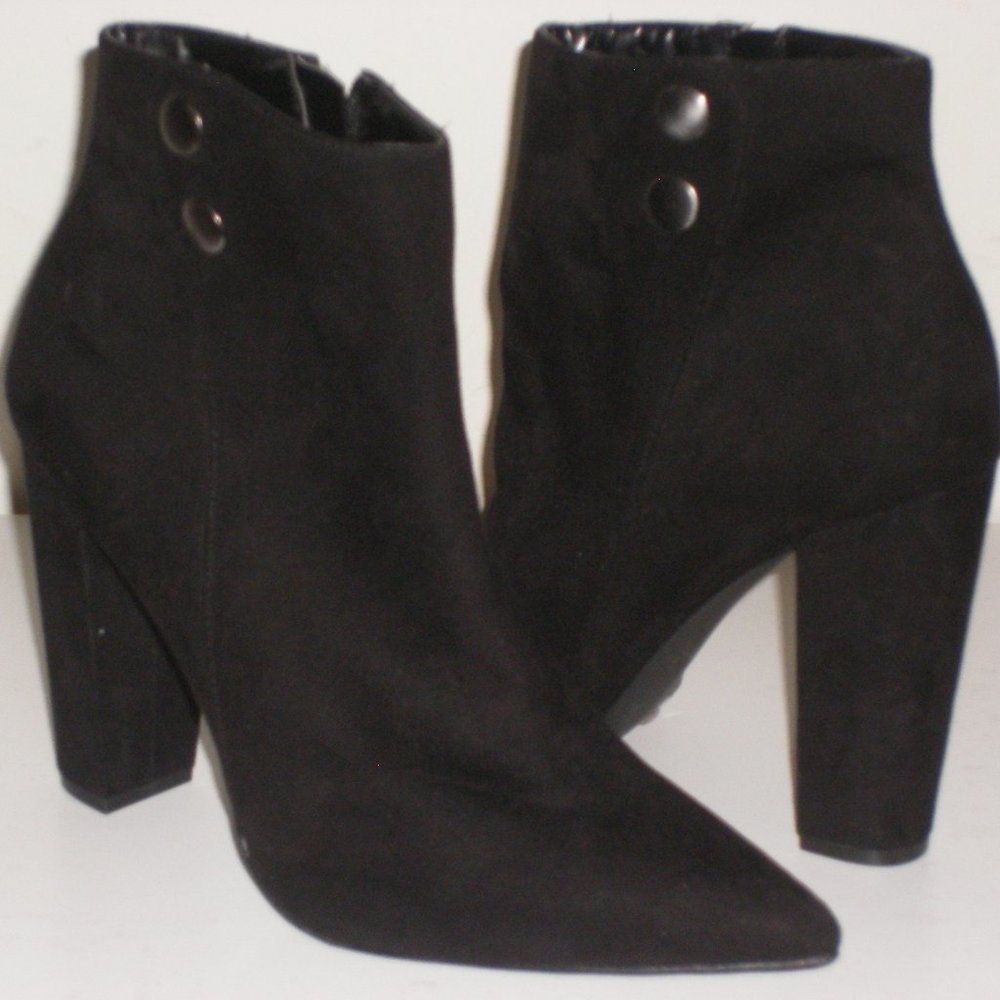 BCBG Paris Black Faux Suede Block Heel Bootie 9/10